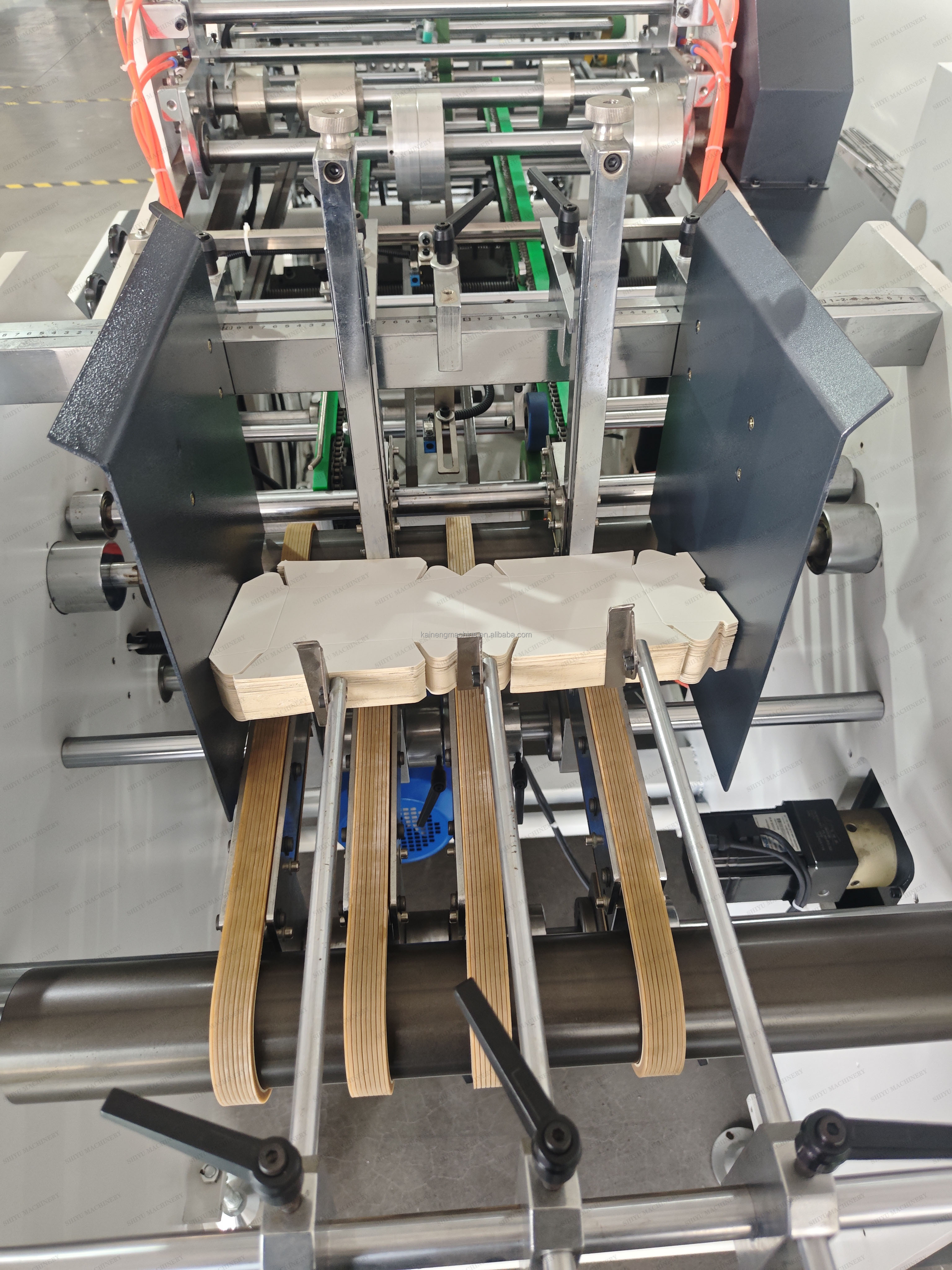 Automatic Electric Motor-Driven Cartoon Box Erecting Folding Closing and Taping Machine for Food &amp; Beverage Packaging