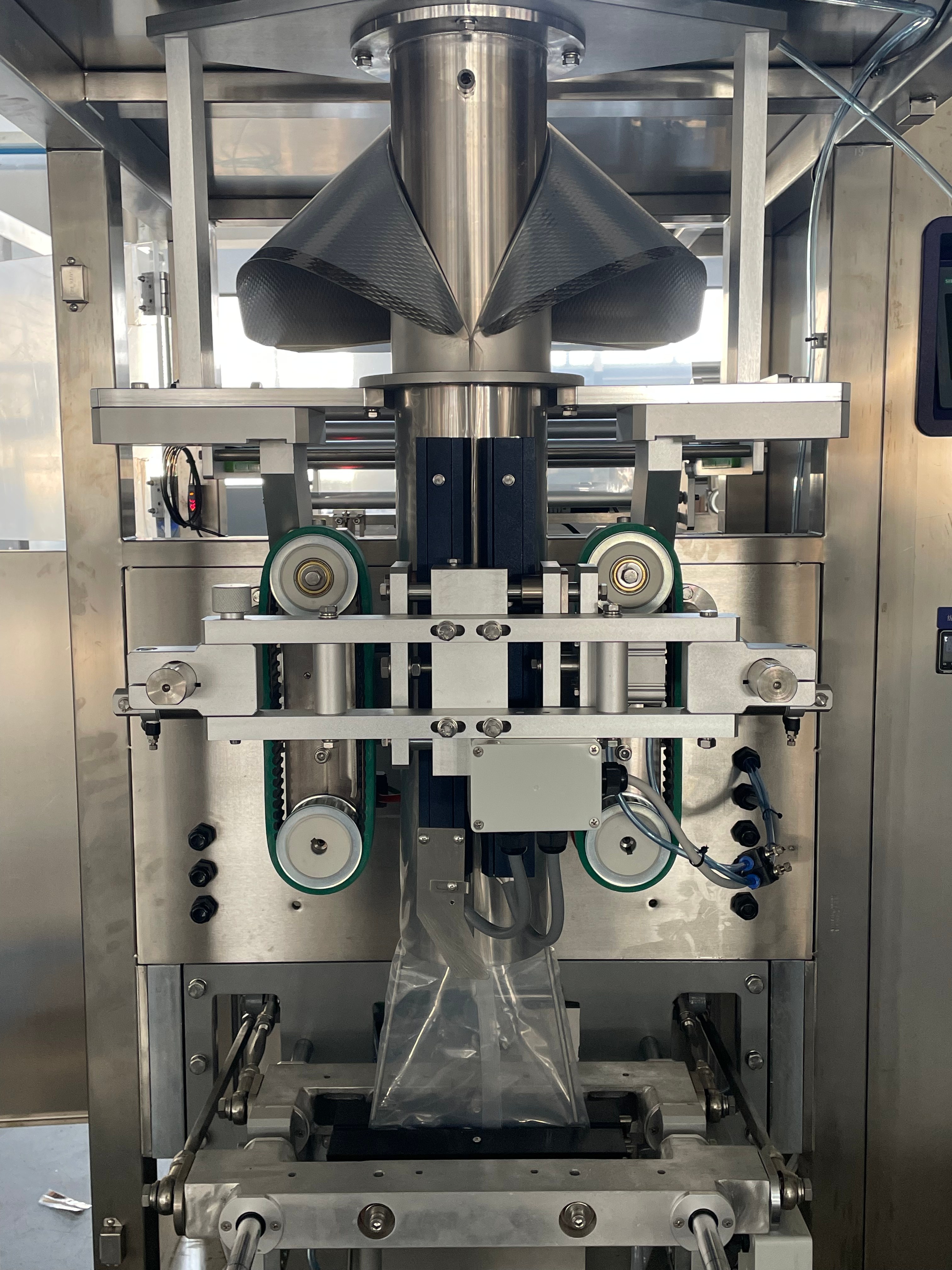 Vertical Form Fill Seal Packing Machine Automatic Grain Granule Pouch Packer For Sugar Coffee Beans Food Grade