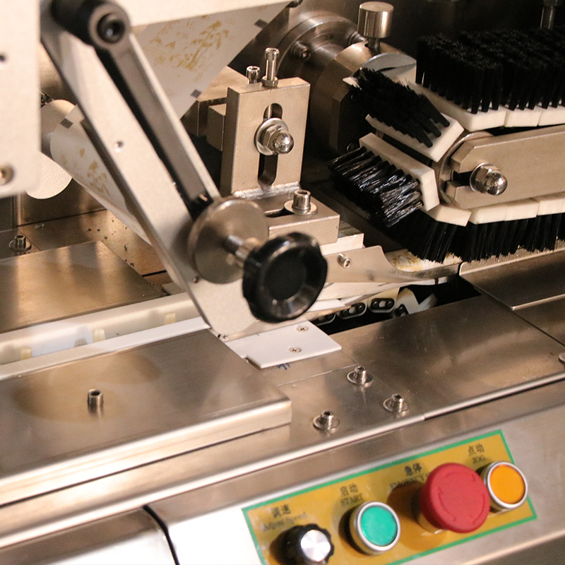 High Speed Soft Cotton Jelly Hard Candy Packing Lollipop Chocolate Peanuts Ball Horizontal Packaging Flow Wrapping Machines