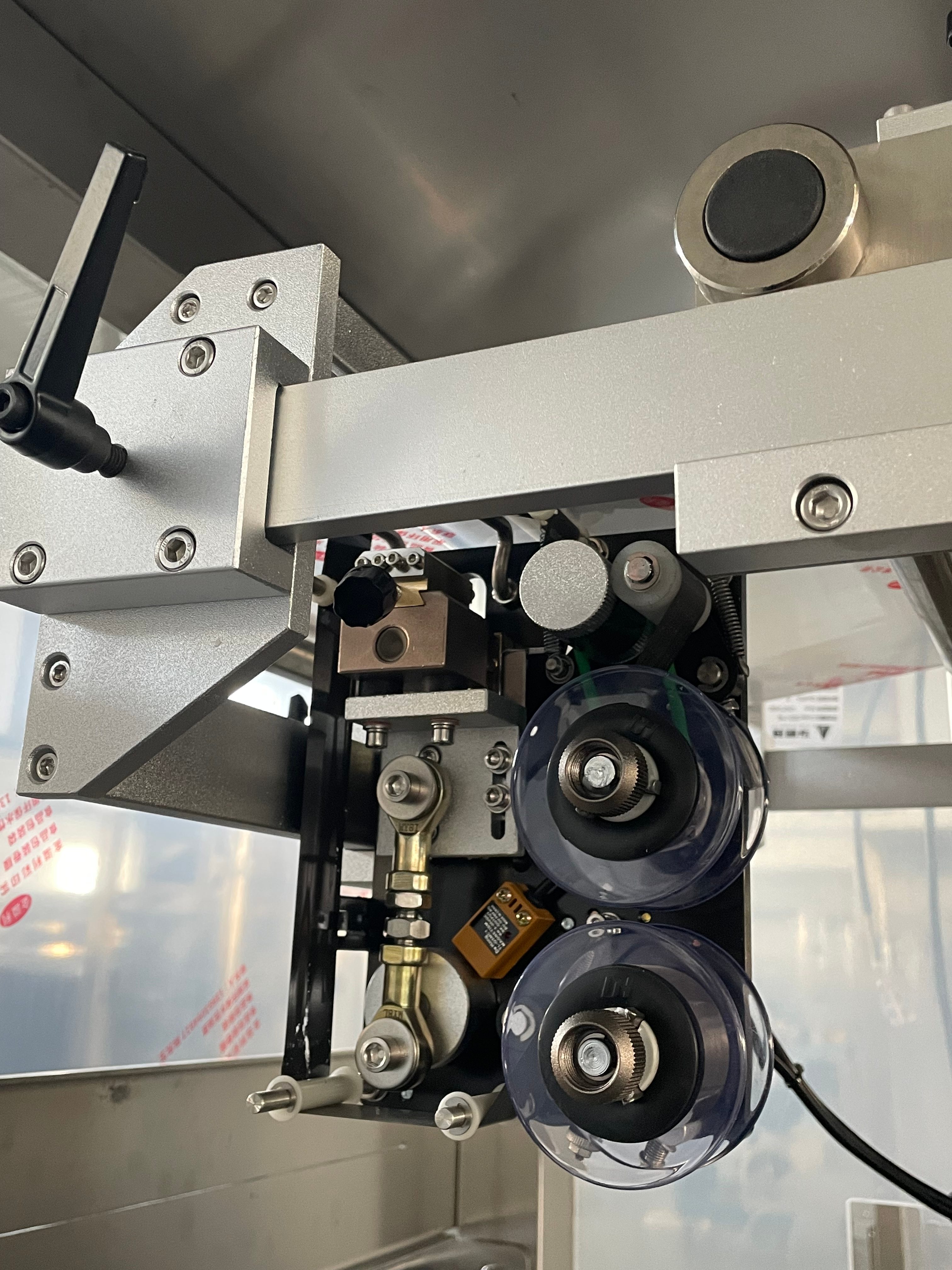 Vertical Form Fill Seal Packing Machine Automatic Grain Granule Pouch Packer For Sugar Coffee Beans Food Grade