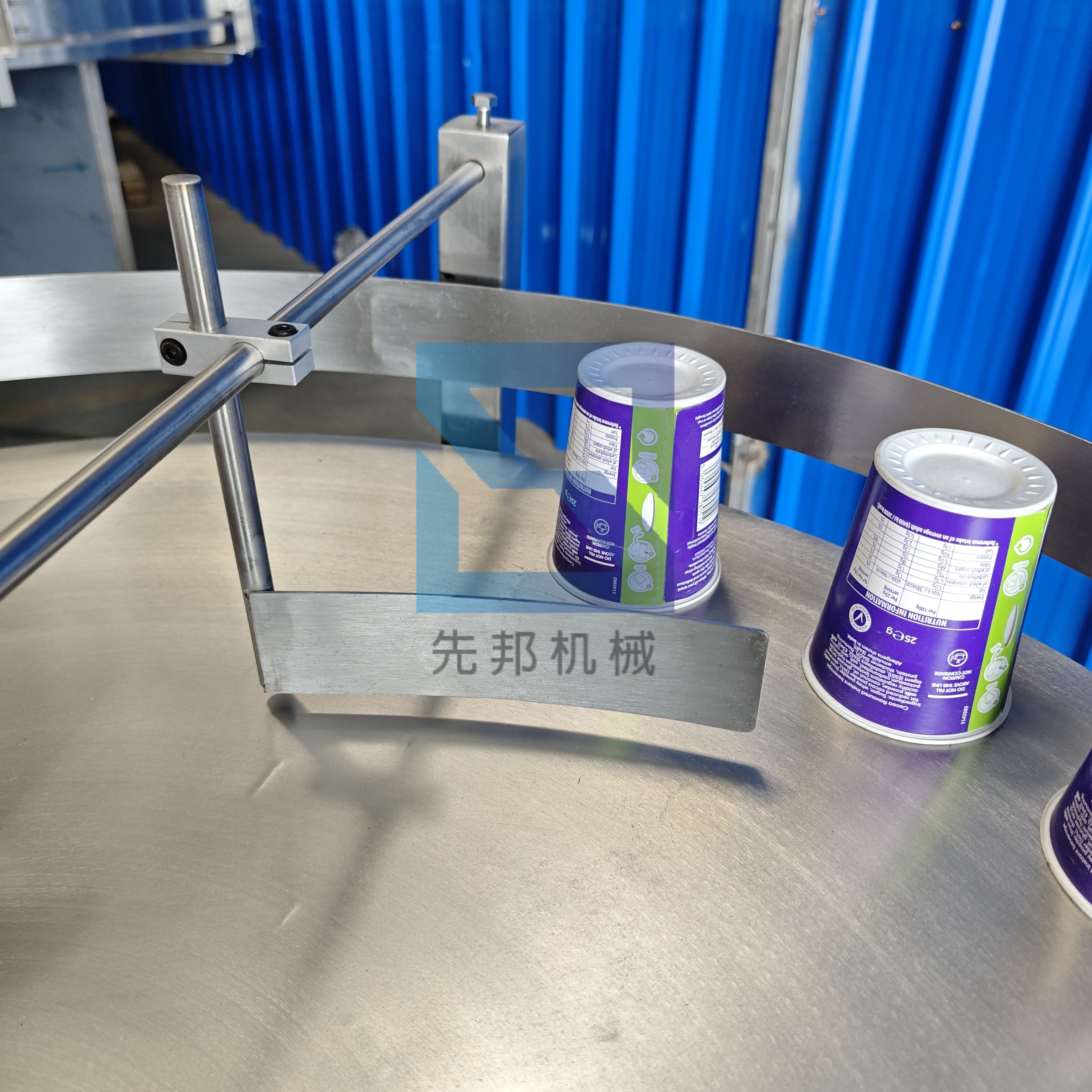 Automatic Bottle Unscrambler Production Equipment PET Plastic Glass Container Sorting Feeding Table Machine Conveyors
