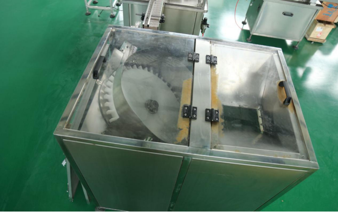 Automatic Unscrambler Machine for PET/HDPE Small Bottle Standing Sorting Filling Production Line with High Accuracy Oil Filling
