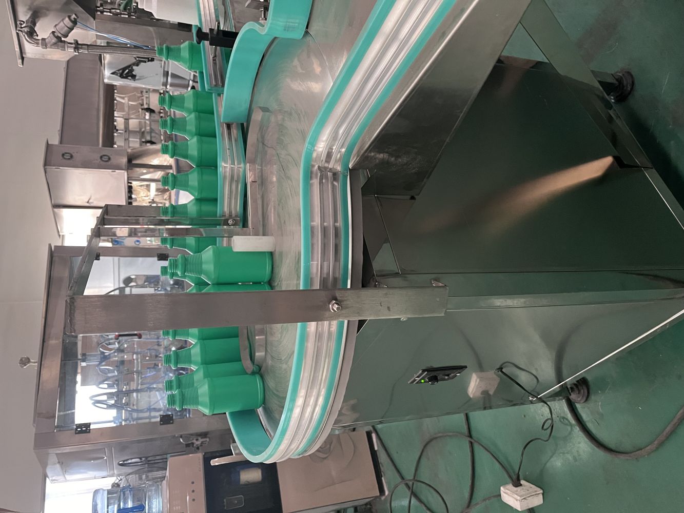 Glass Bottle Unscrambler Machine Gentle Handling To Prevent Breakage And Chips