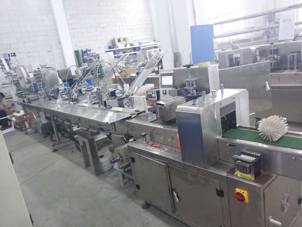 Automatic Napkin Cutlery Wrapper Factory Horizontal Flow Wet Wipe Wrap Equipment Pillow Pack Bag Facial Tissue Wrapping Machine
