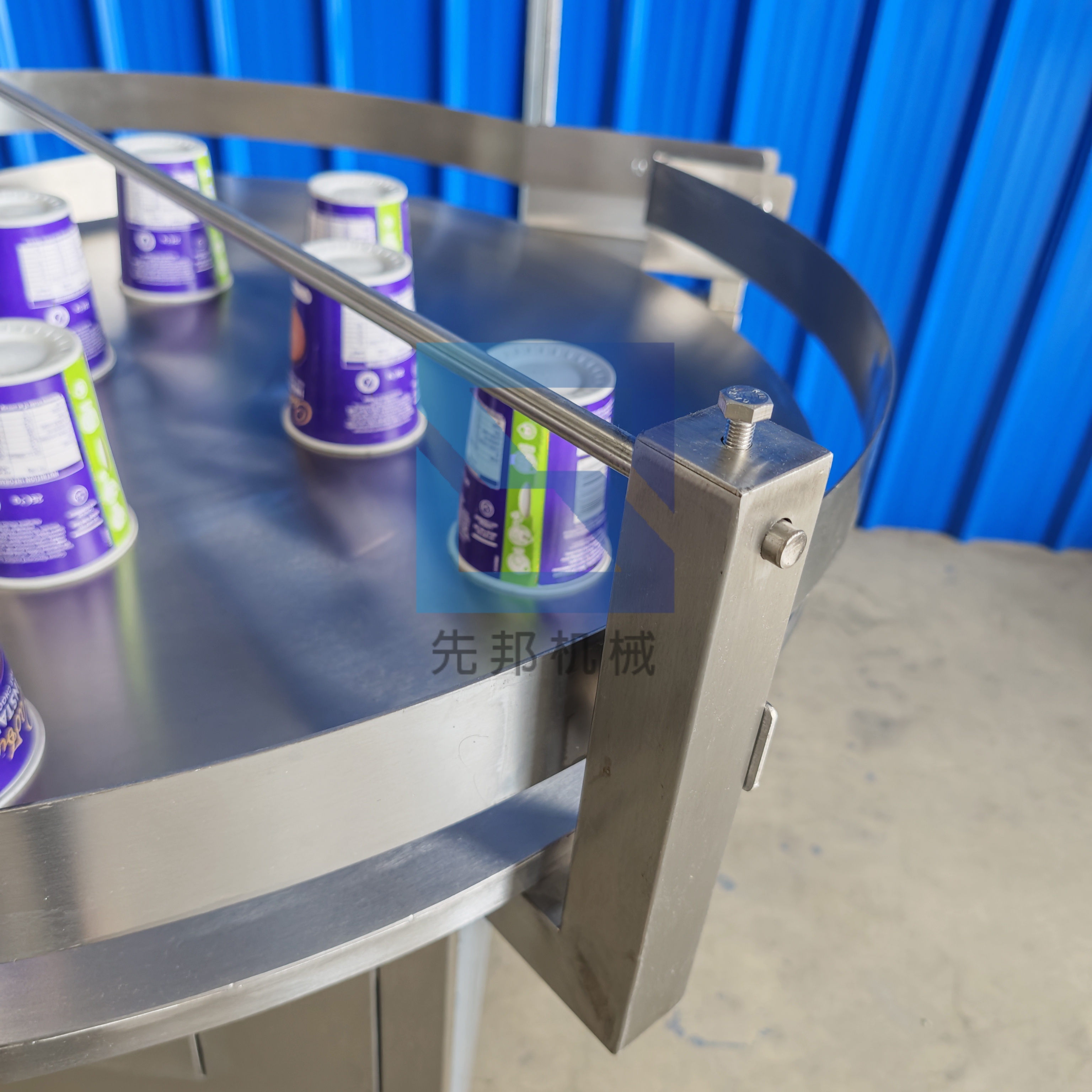 Automatic Bottle Unscrambler Production Equipment PET Plastic Glass Container Sorting Feeding Table Machine Conveyors