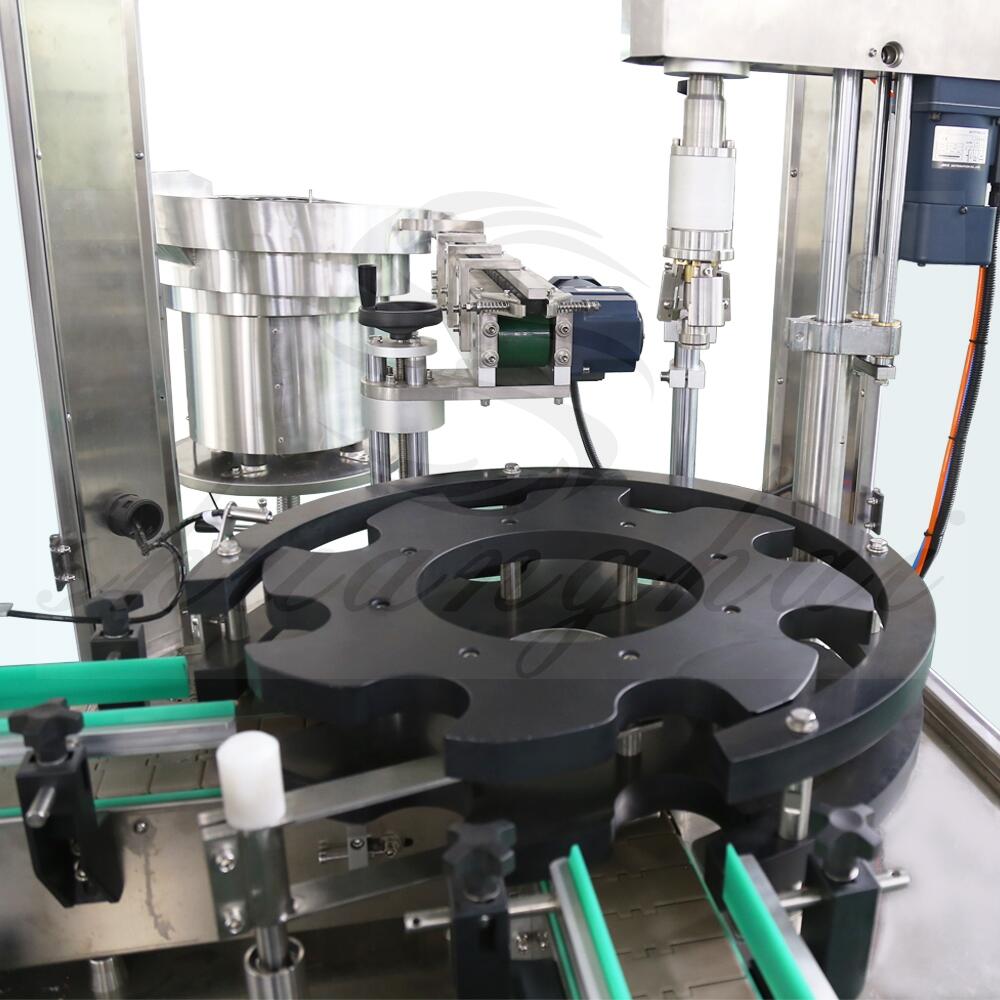 Cap screwing machine