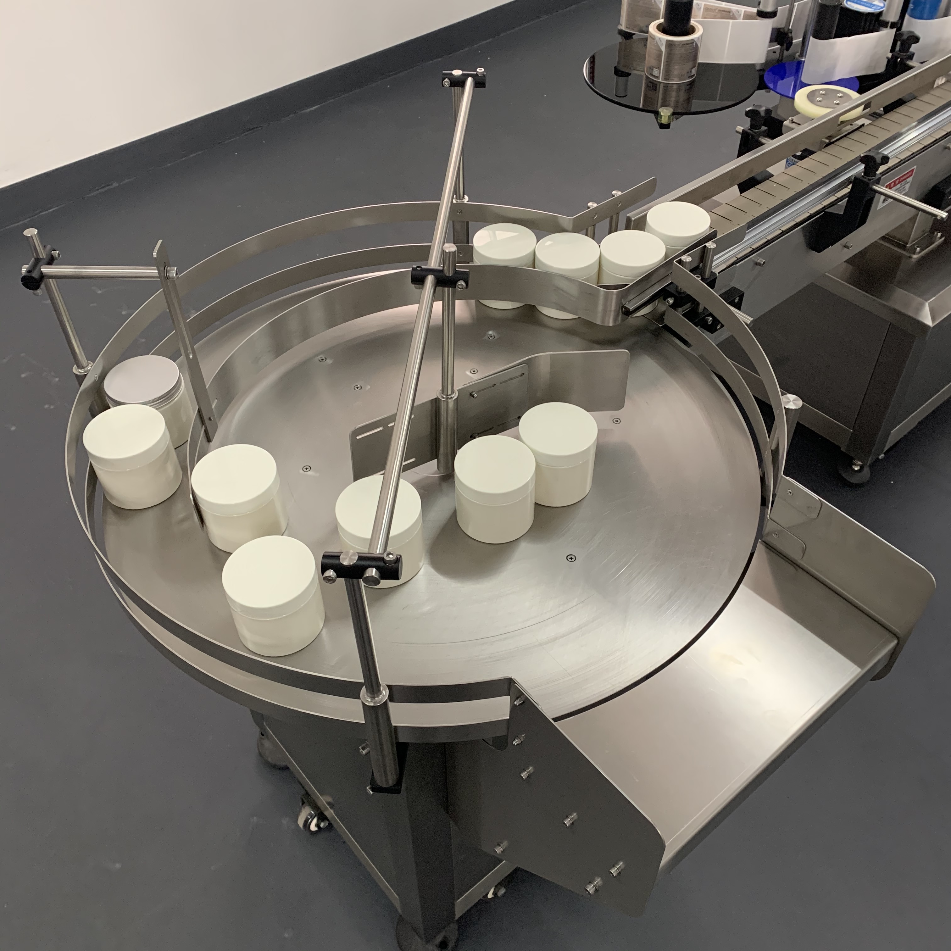 Automatic Production Line Round Bottle Sorting Collection Turntable Machine Bottle Unscrambler Machine