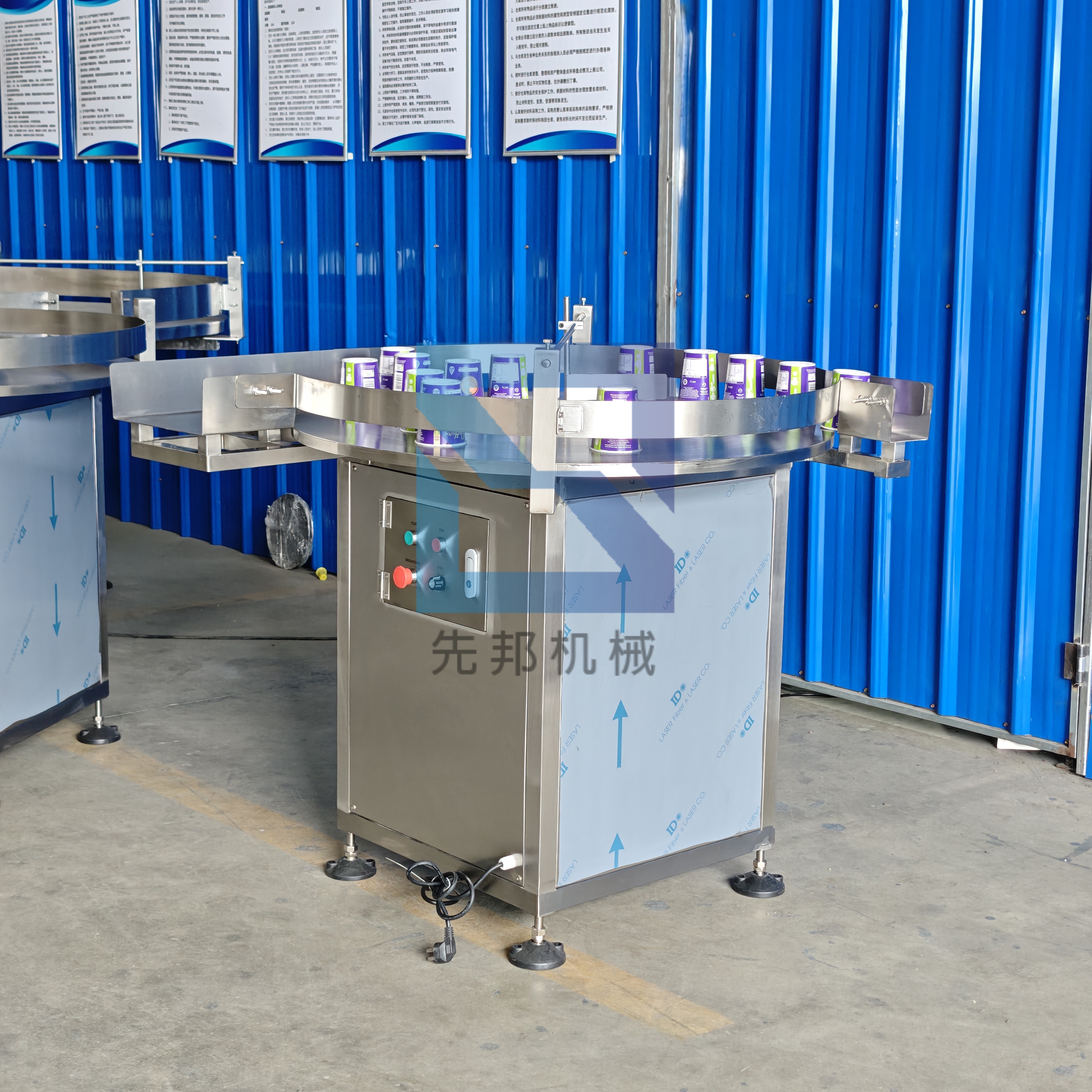 Automatic Bottle Unscrambler Production Equipment PET Plastic Glass Container Sorting Feeding Table Machine Conveyors
