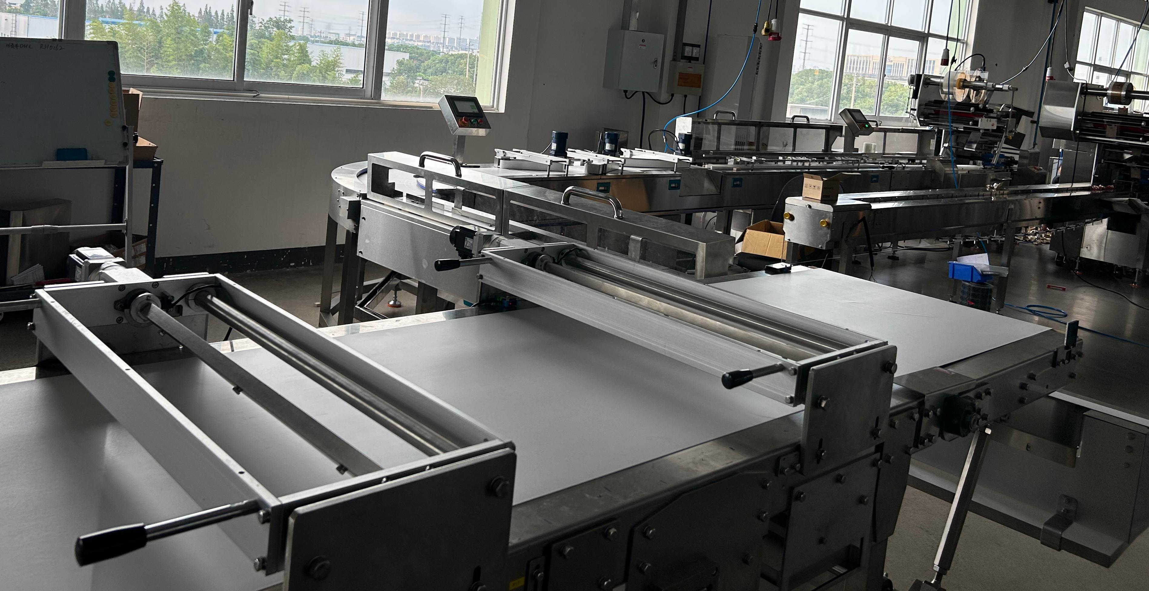RHZRL430 Automatic Horizontal Pillow Packing Machine Flow Wrap Packaging for Food Soap Bread Candy Chocolate CE Certified