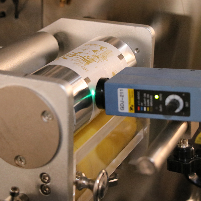 High Speed Soft Cotton Jelly Hard Candy Packing Lollipop Chocolate Peanuts Ball Horizontal Packaging Flow Wrapping Machines