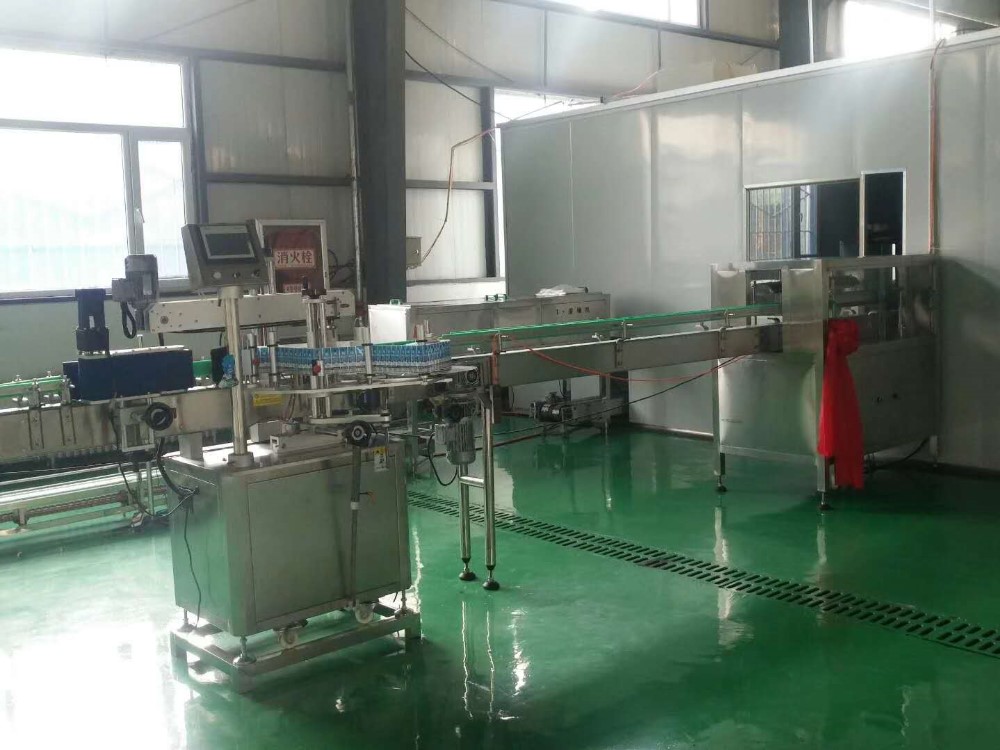 Automatic labeling machine