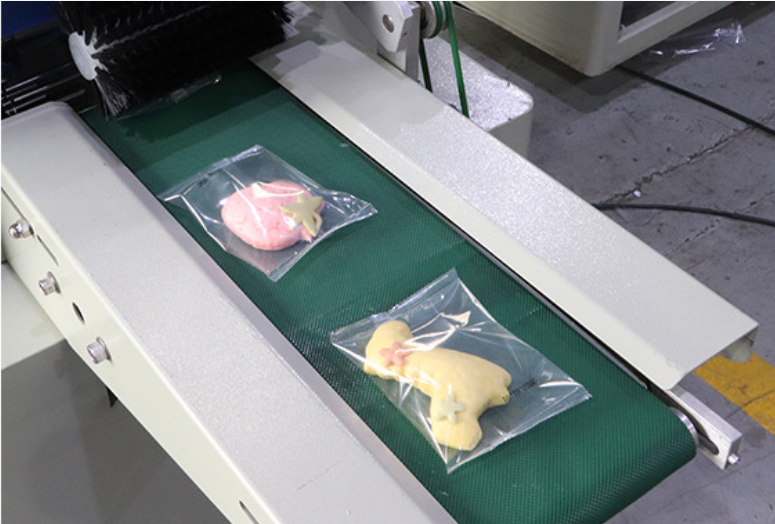 Horizontal Flow-Wrapper Facial Mask Pastry Dessert Shortbread Food Pillow Type Packaging Packing Machine