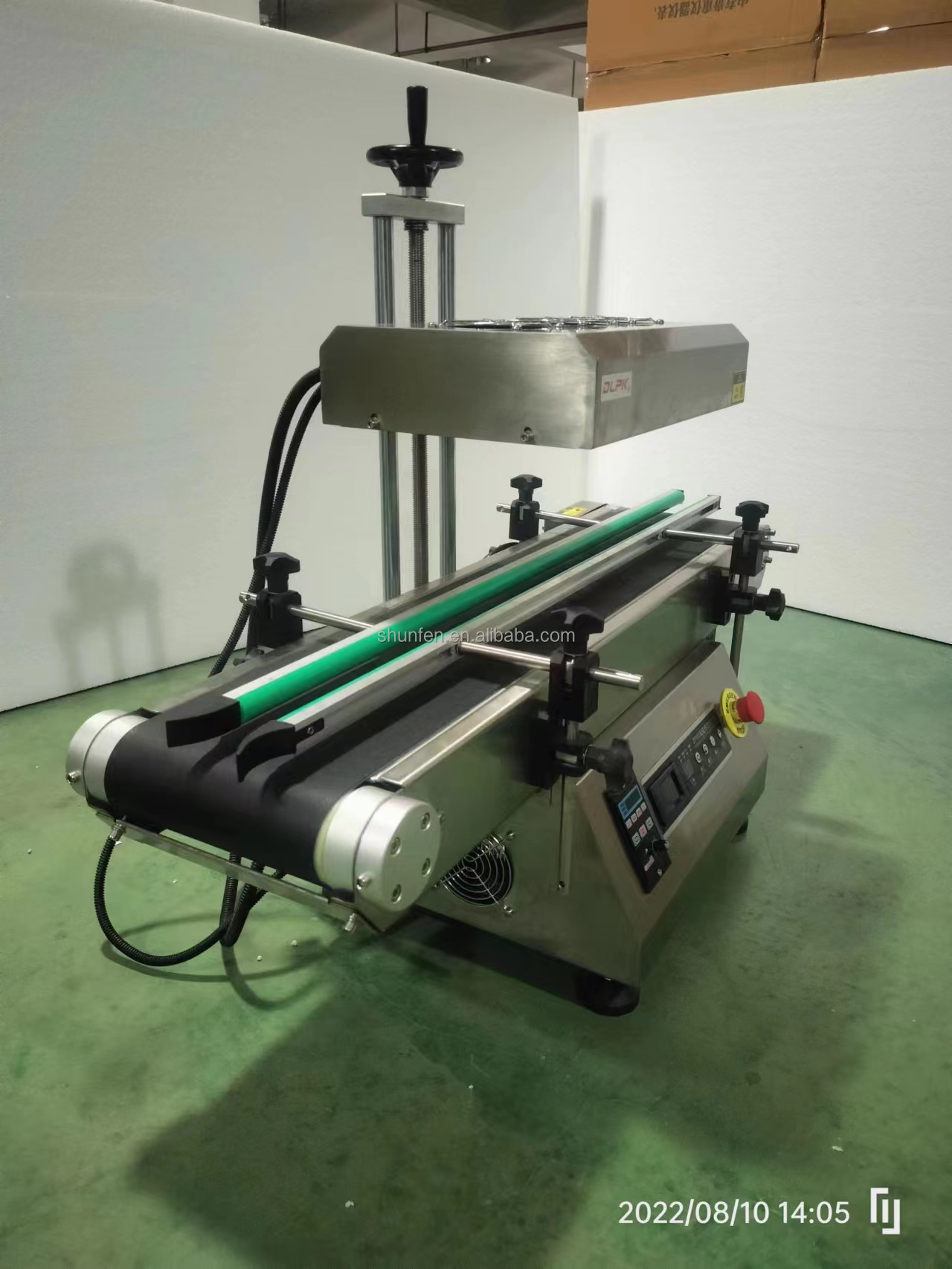 ZP-100 Electric Countertop Automatic Aluminum Foil Induction Sealing Machine for Beverage Cartons Wood Conveyor (20-160mm)