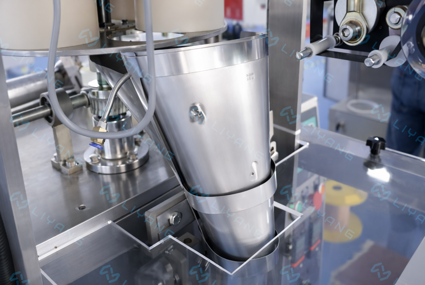 Small Business Automatic Vertical Form Fill Seal Granule Sachet Packaging Salt/Sugar Sachet Packing Machine