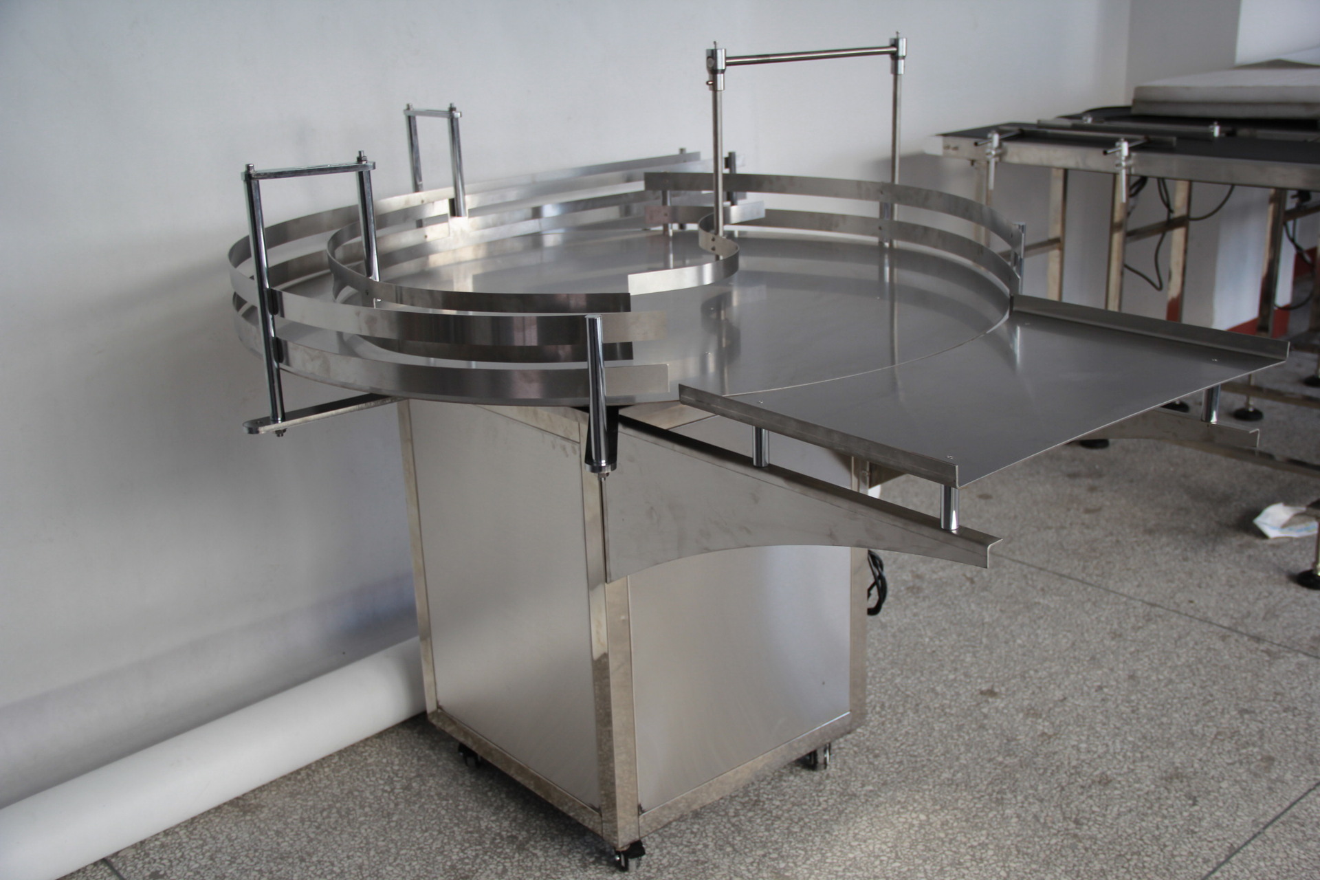 Glass Bottle Sorting Turntable setup