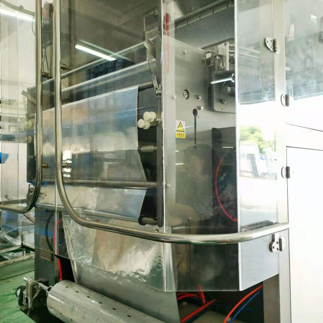 Packing film pulling system