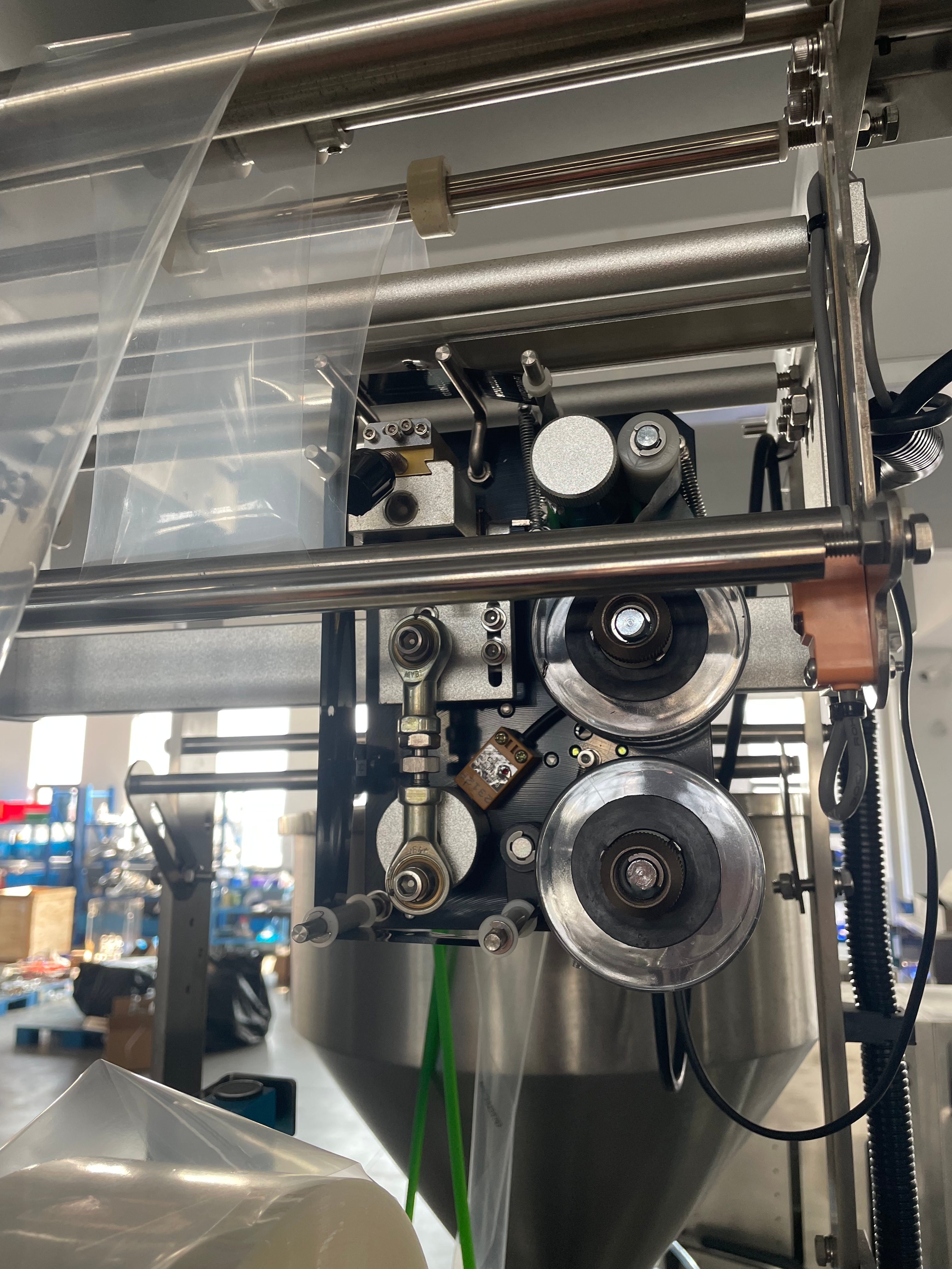 KL-300K Multi-Lane PLC Motor Keypack Intelligent Electric Automatic Eco-Friendly High Safety Plastic Pouch Machine Food Sachets