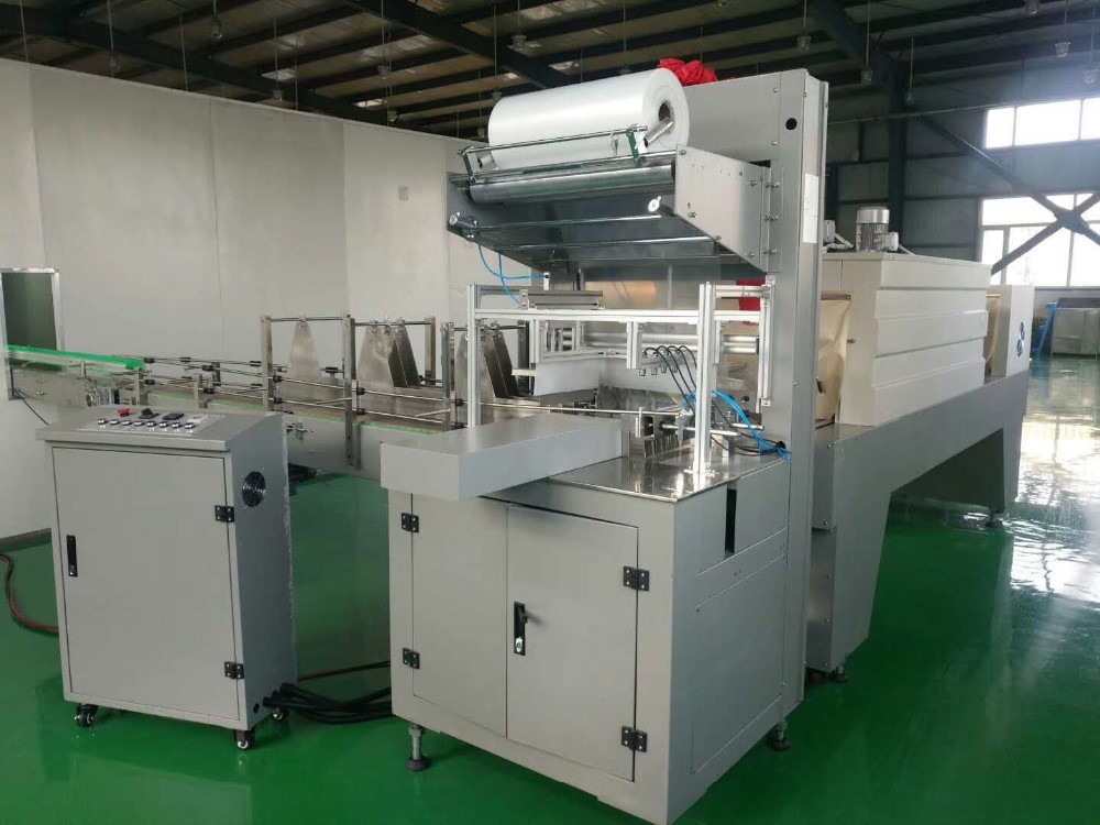 Automatic shrink wrapping machine