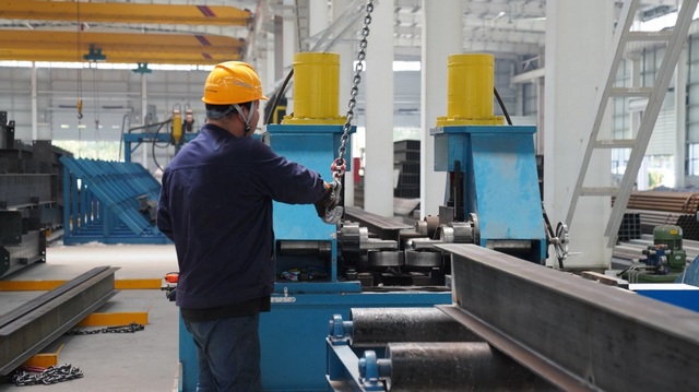 Pre-engineered steel structure industrial building