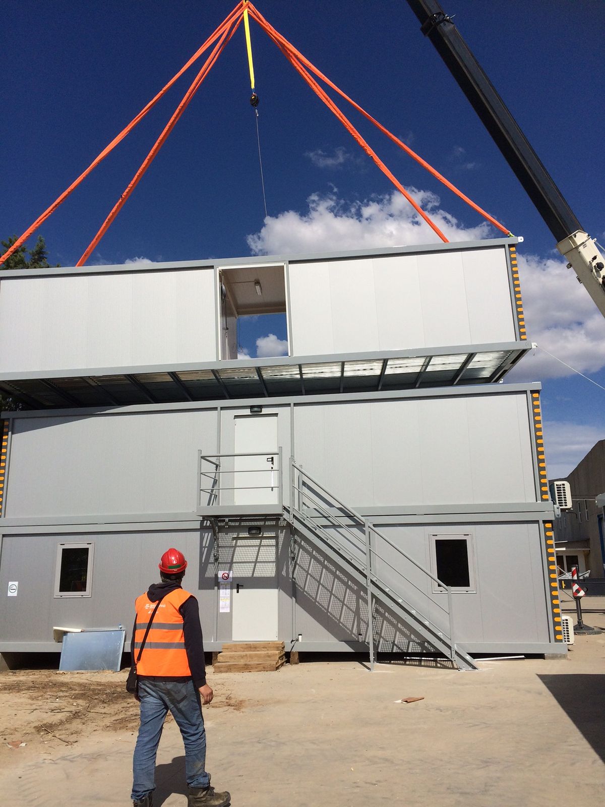 Rapid Deployment Folding Container House Windproof Mobile Modular Camp Housing Large Scale Site Office Sandwich Panel Warehouse