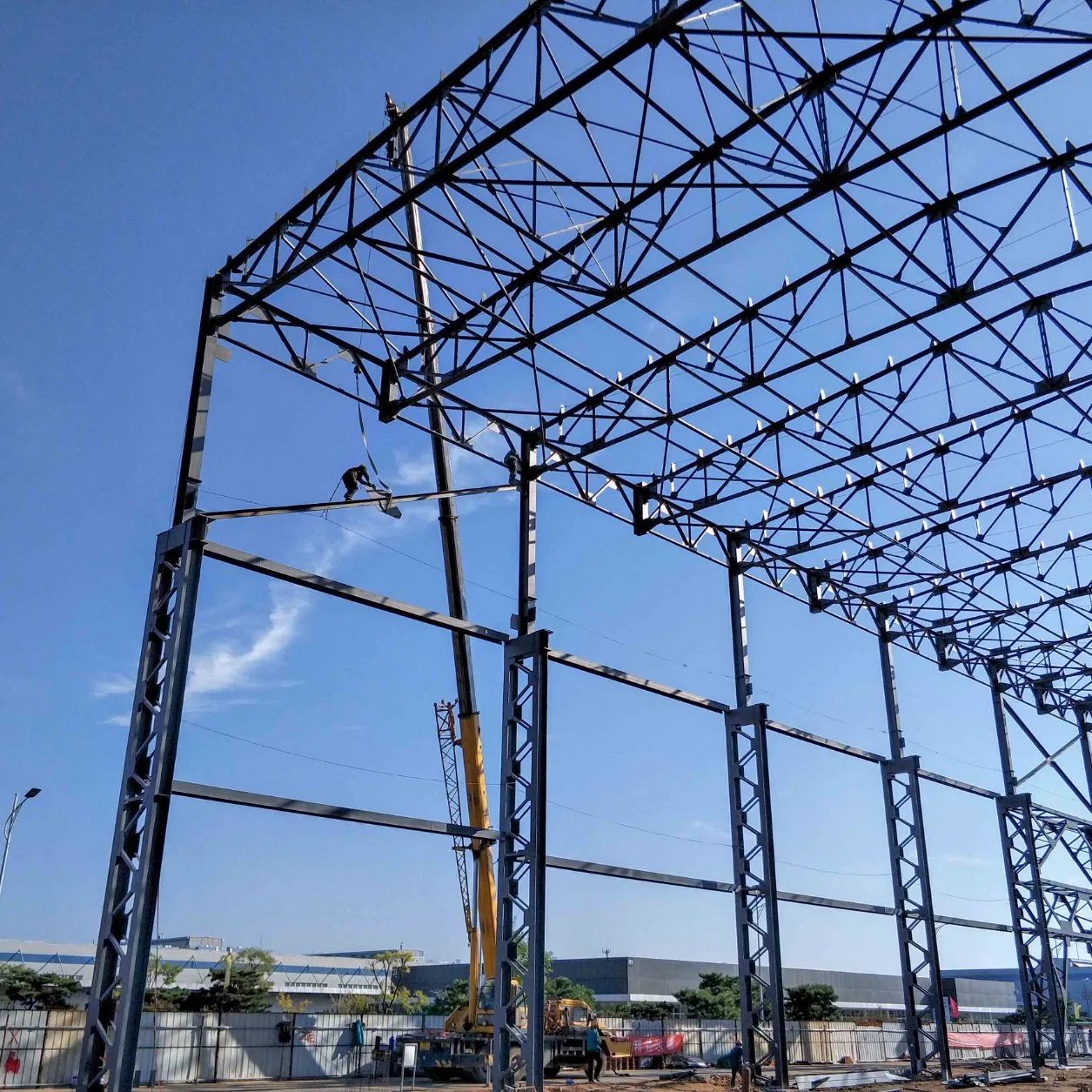 Large Clear Span Warehouse Workshop Bridge Playground Structural Steel Beam Column Fabrication