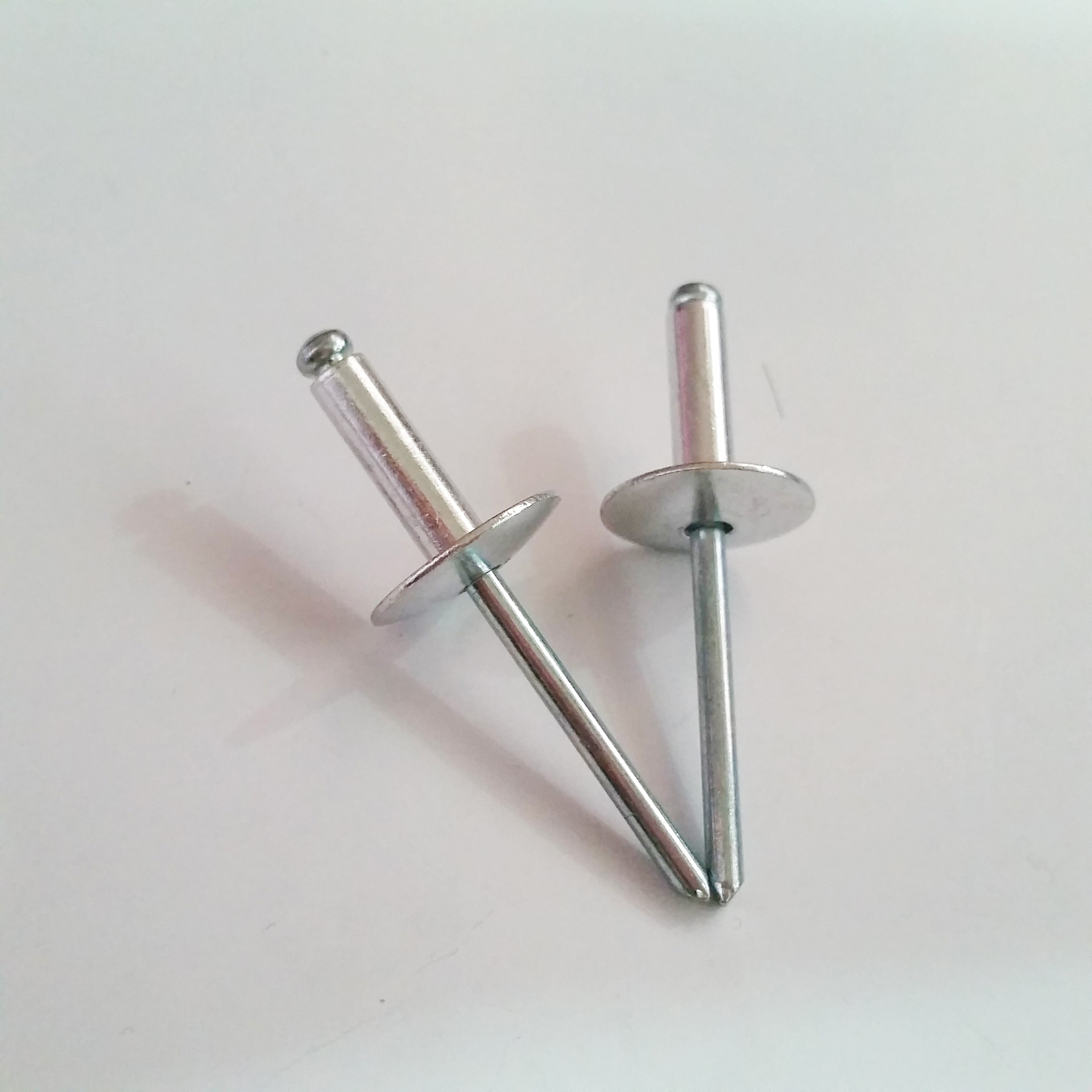 Puliling rivet