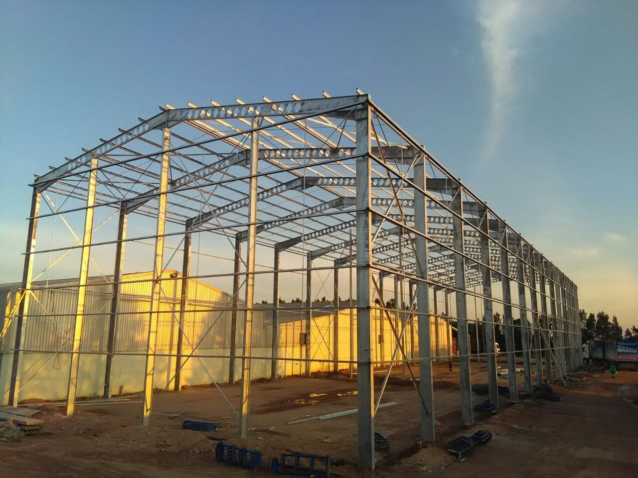 China Cheap Pre - Engineered Steel Building Metal Arch Frame Warehouse Steel Structure Coal Bunker