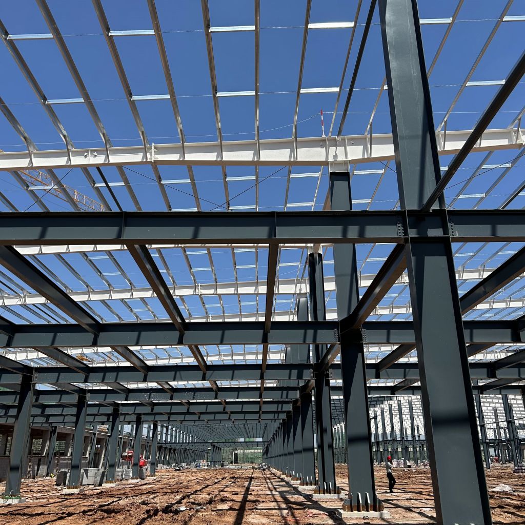 Light Weight Steel Structure Workshop With High Strength, Wind Proof And Low Cost For Warehouse And Manufacturing Plant