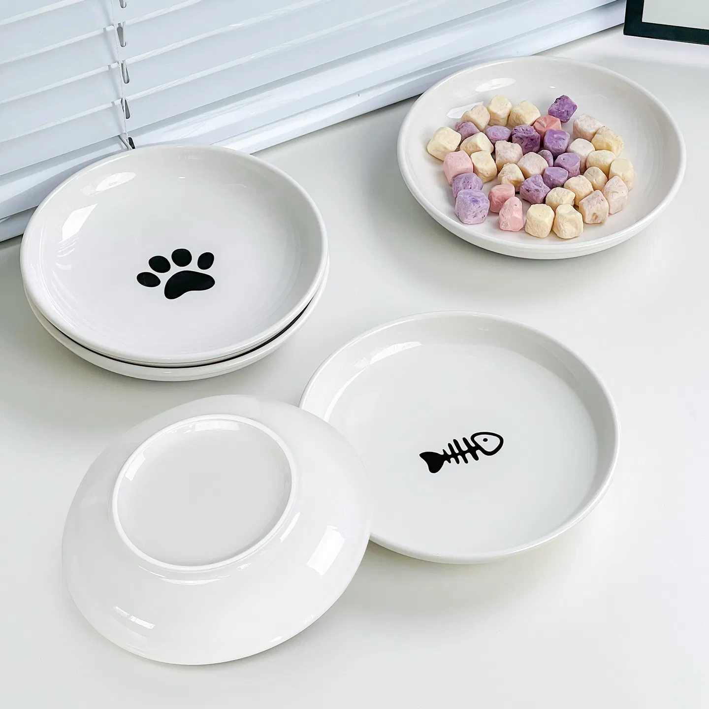 Unique Ceramic Cat Paw Feeders and Silicone Anti-Slip Pet Supplies