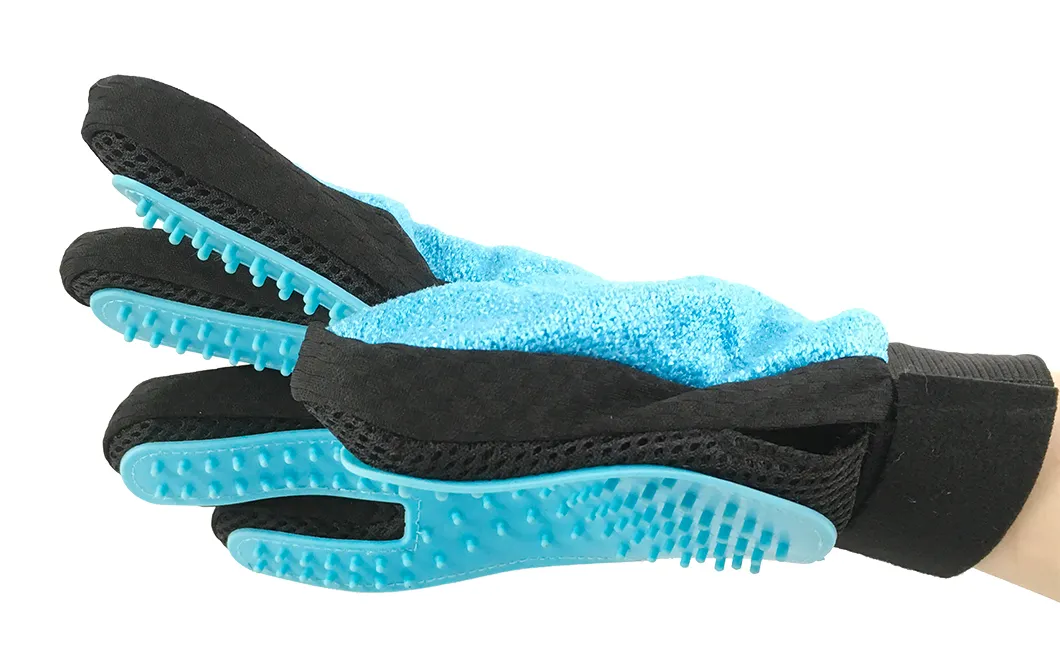 Grooming Bath Glove Detail 1