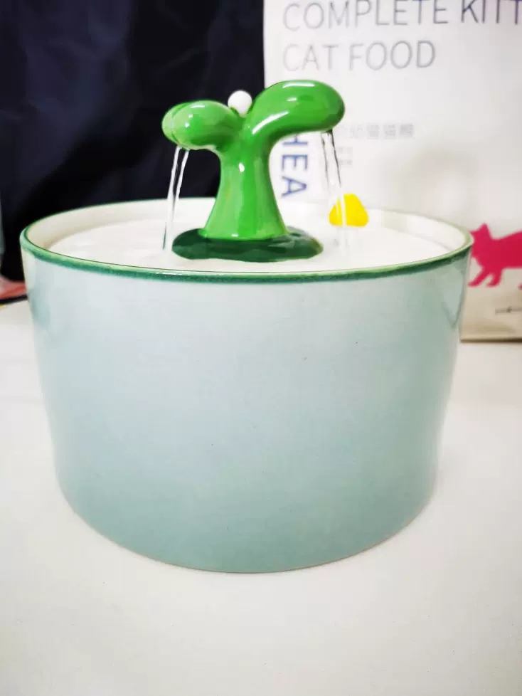 Ultra-Quiet 1.5L Ceramic Pet Water Fountain with Heating Feature