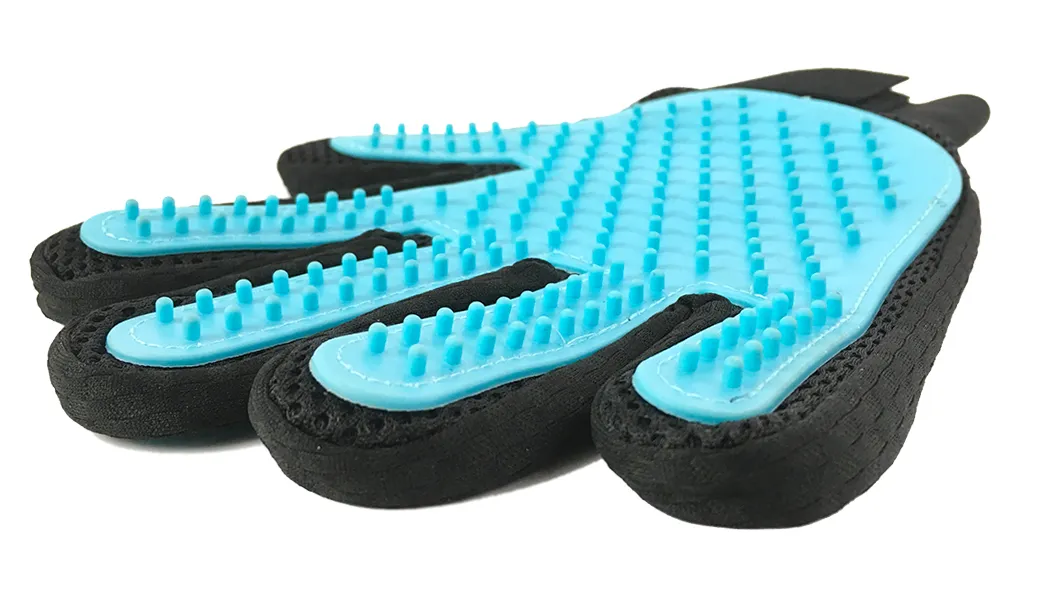 Grooming Bath Glove Detail 2