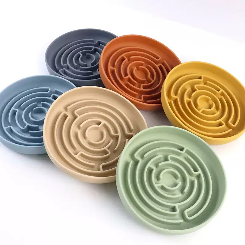 Non-Slip Slow Feeder Dog Bowl, Eco-Friendly Maze Puzzle Feeder Wholesale FDA Food Grand Silicone Pet Plate Dog Dishes