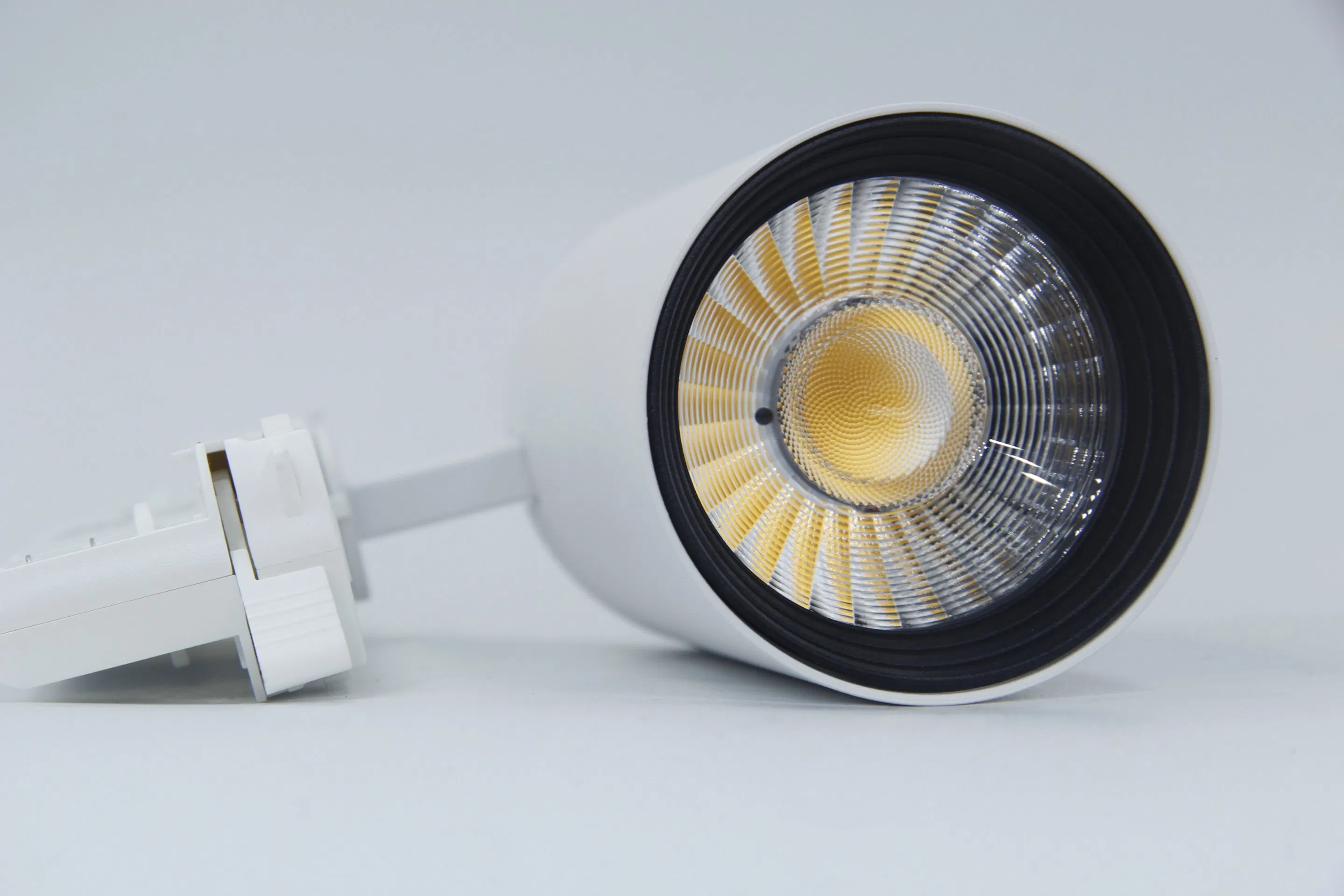 Indoor Energy-Efficient Track Light 15W Commercial Track Spotlight Indoor LED Lighting