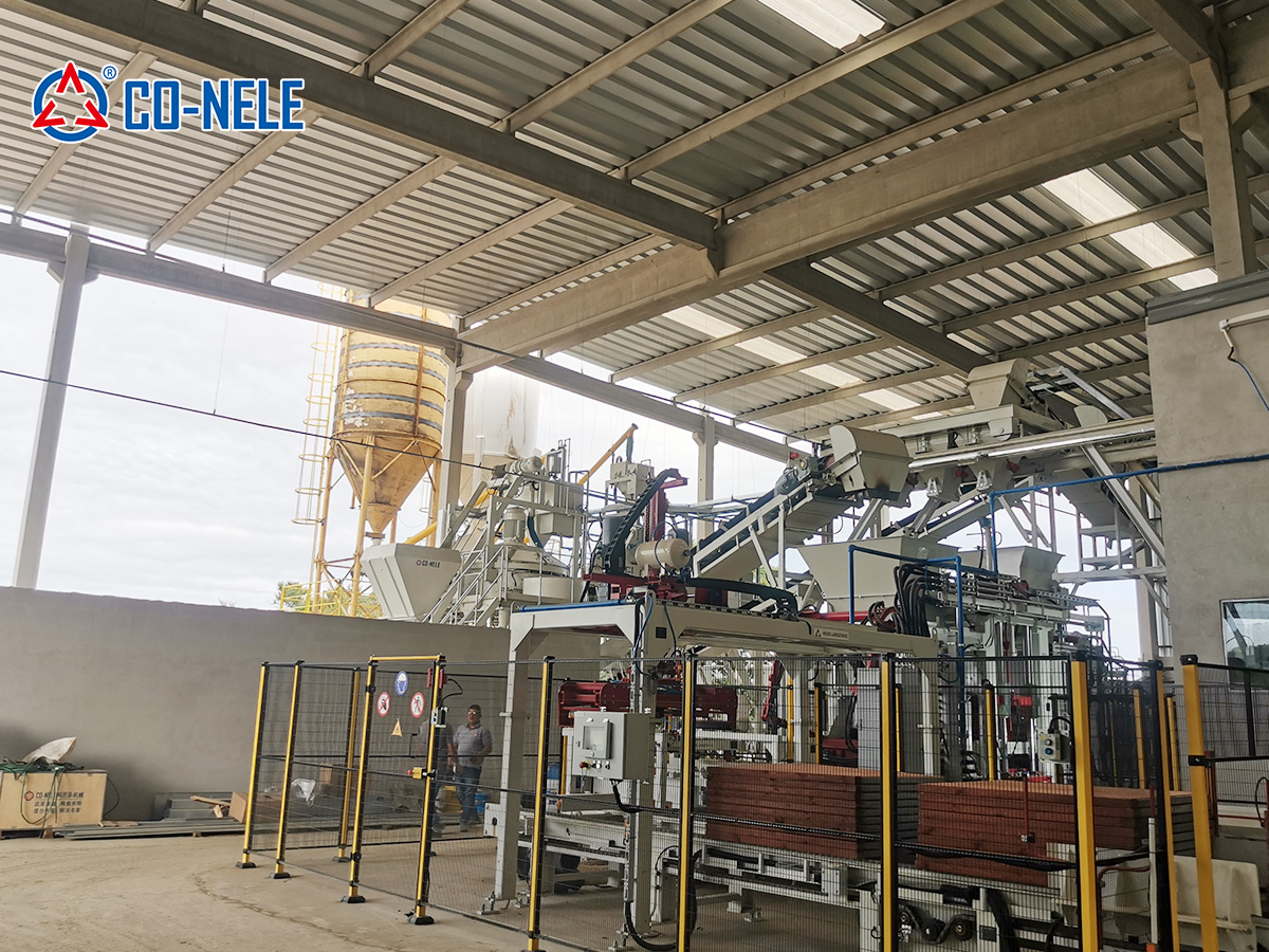 China Concrete Block Batching Plant and  BLB Blocos e Lajes  Factory, Machine