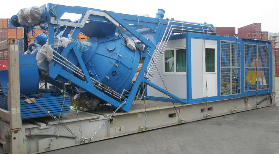Mobile concrete mixing plant transport state