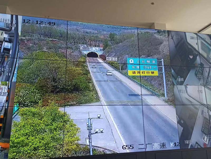 Intelligent AC Powered LED Street Light Smart IoT Sensor Adaptive Dimming IP66 Rated High CRI 80 Road Use Safer Driving Energy