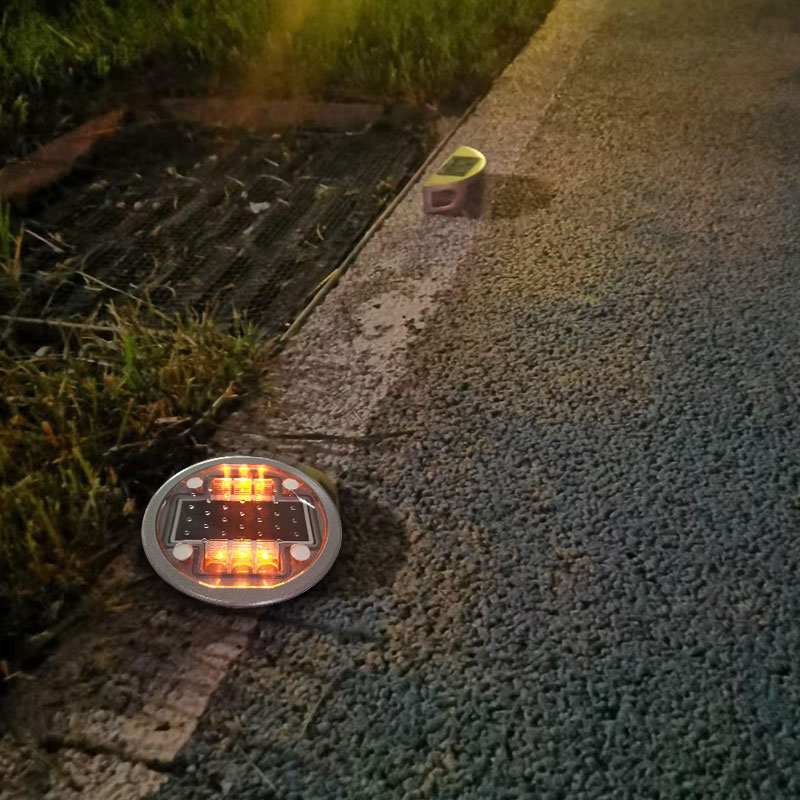 Wholesale IP68 Waterproof Aluminum PC Road Marker IL300 LED Solar Underground Traffic Control Light High Traffic Warning