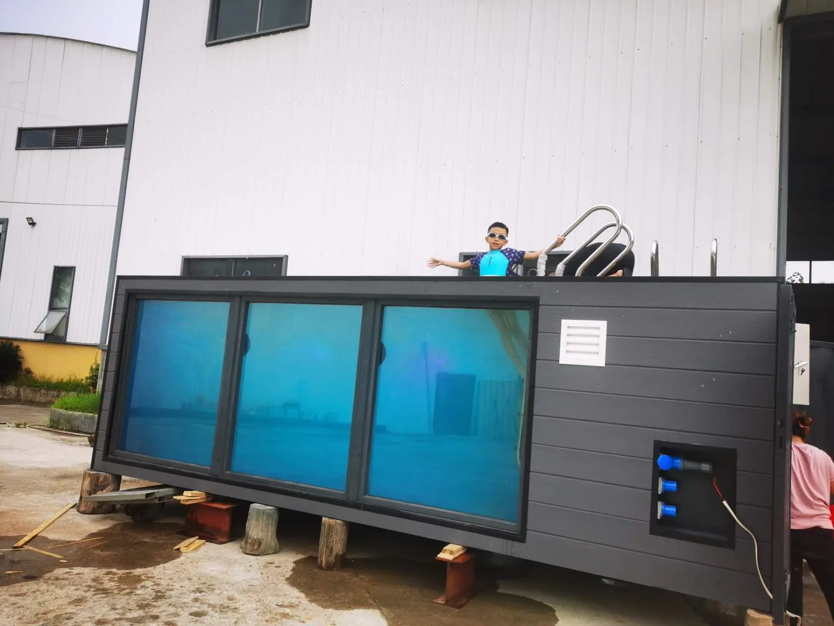 Container swimming pool real photo 2