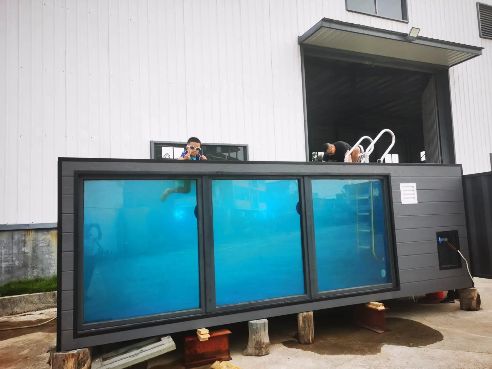 Container swimming pool real photo 1