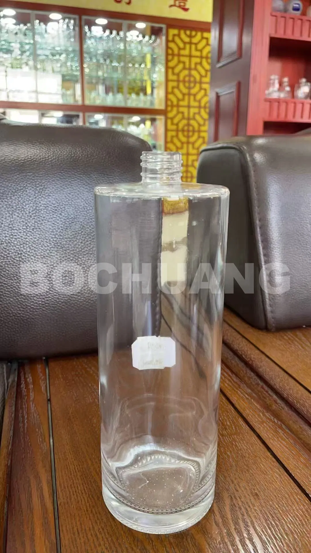 1 Liter Empty Glass Spirit Bottles Customizable for Premium Whiskey Tequila Rum Water Beverage