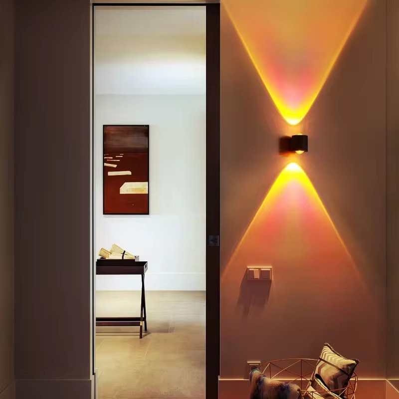 Modern Aluminum LED Wall Sconce for Stylish Bedroom Illumination