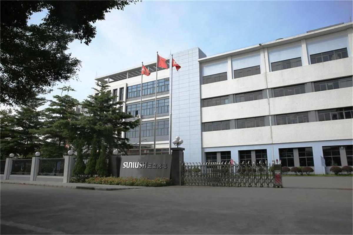 Modern Magnetic Track LED Pendant Light for Stylish Interiors