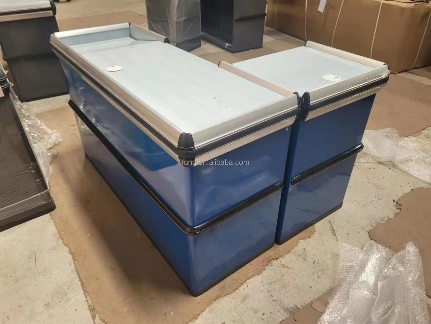Steel Cash Register Checkout Counters for Supermarket and Retail Store Use with Corner Rack