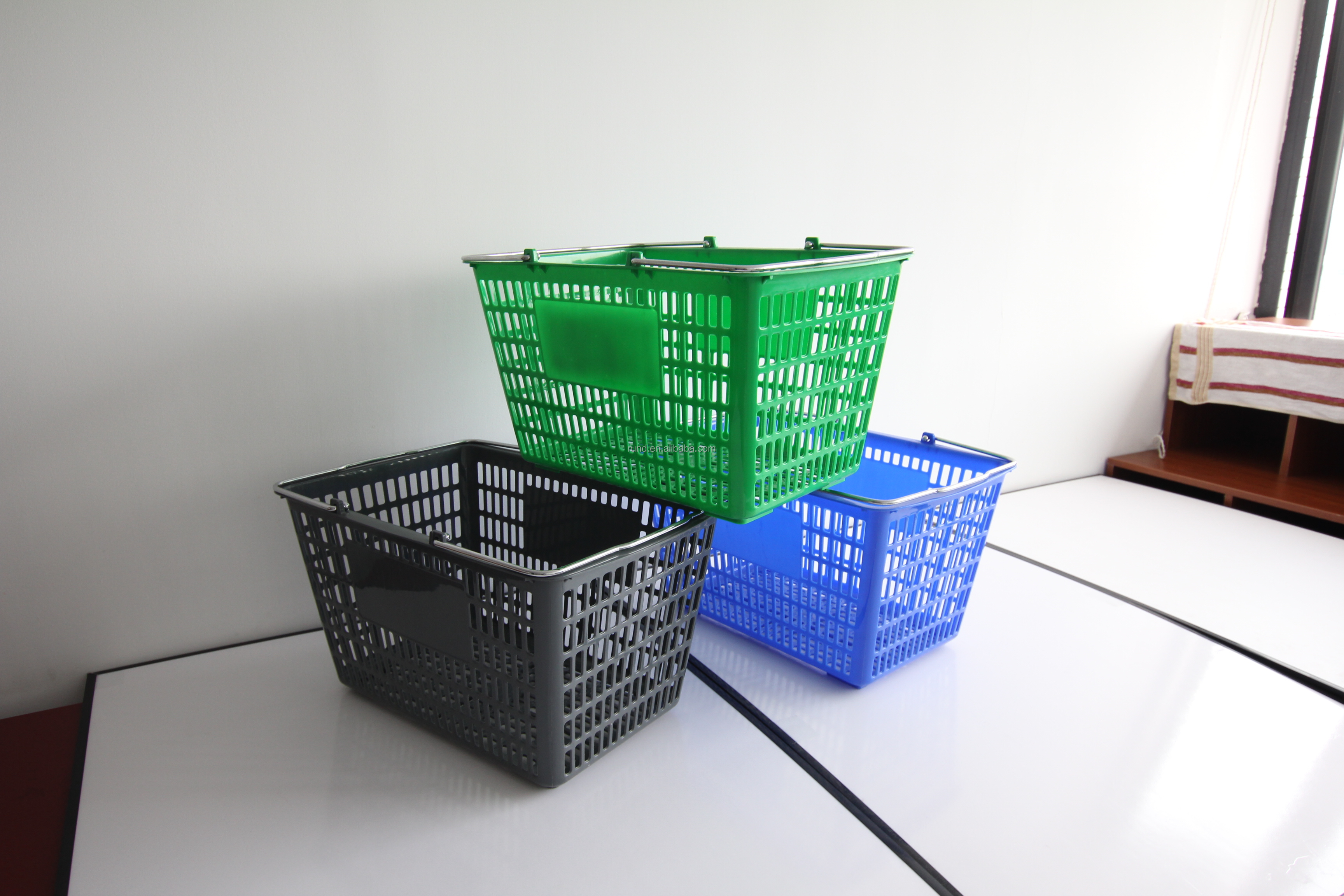 20L Supermarket PP Material Plastic Shopping Basket for Daily Use