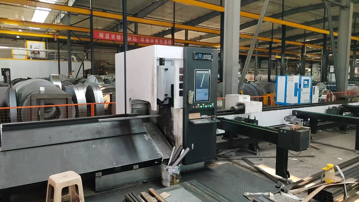 CNC pipe cutting machine