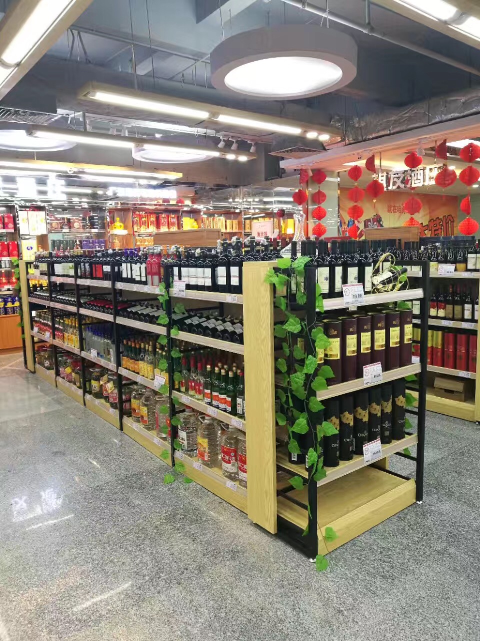 Double-Sided Red Wine Display Rack Steel and Wood Shelves for Supermarket Tobacco and Hotel Commercial Display Cabinets