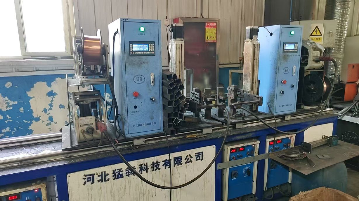 Automatic welding machine
