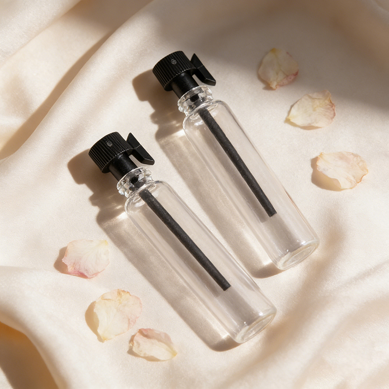 Wholesale Mini Cosmetic Perfume Packaging 0.5ml 1ml 1.5ml Glass Perfume Clear Sample Bottles Mini Glass Bottles