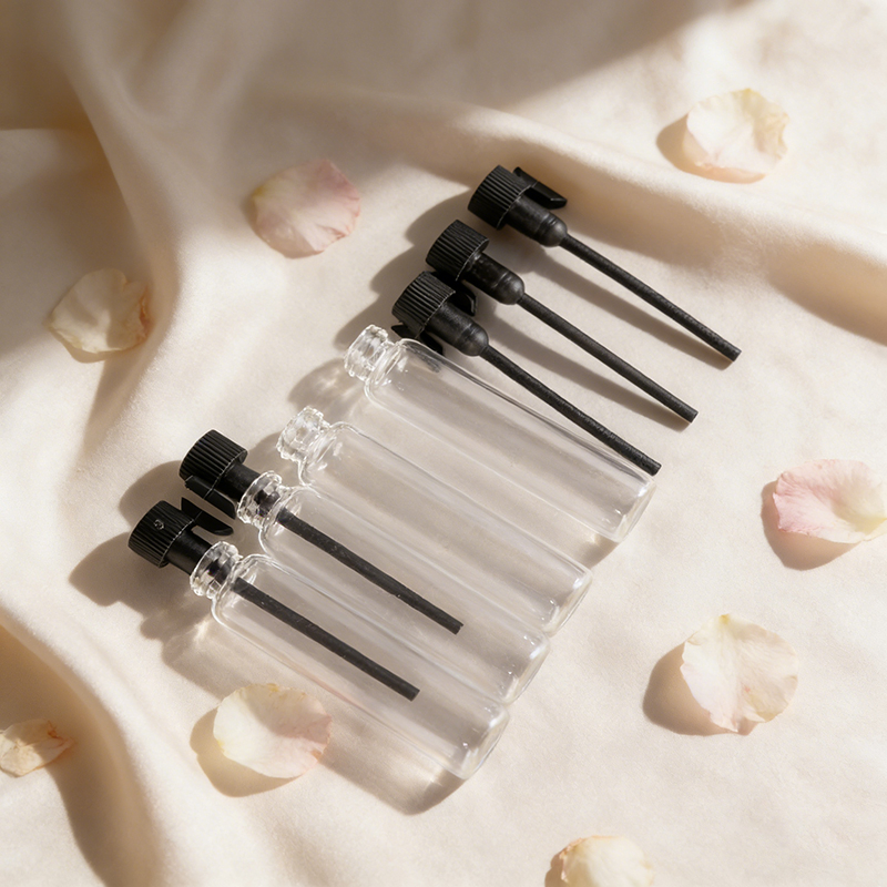 Wholesale Mini Cosmetic Perfume Packaging 0.5ml 1ml 1.5ml Glass Perfume Clear Sample Bottles Mini Glass Bottles